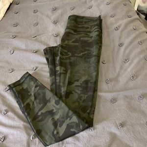 Lululemon camo wunder unders